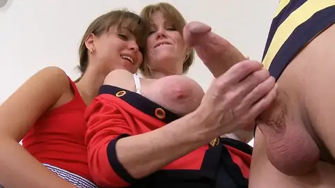 Youthful dude gets a hj from a COUGAR before the FFM